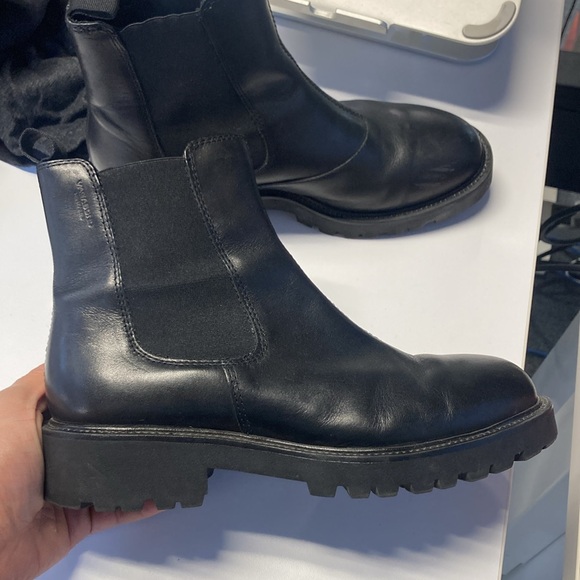 Like new womens 7.5 EU 38 Vagabond black genuine leather ankle boots - Picture 1 of 10